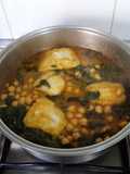 Garbanzos con espinacas, bacalao y extra de majado