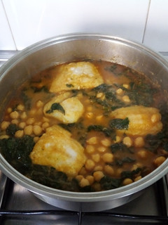 Una foto de Garbanzos con espinacas, bacalao y extra de majado