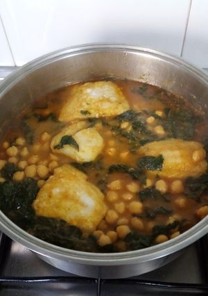 Una foto de Garbanzos con espinacas, bacalao y extra de majado