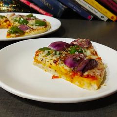 A picture of Farm house veg pizza.