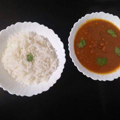 A picture of Black chana and rice.