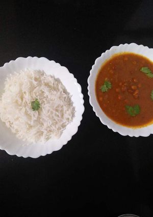 A picture of Black chana and rice.