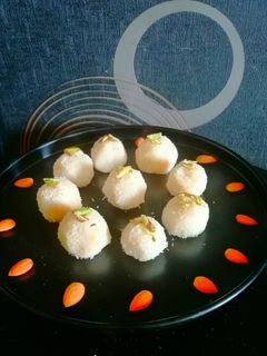 स्टफ कोकोनट लड्डू (Stuff coconut ladoo recipe in Hindi) रेसिपी मुख्य फोटो