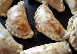 Empanadas de carne cortada a cuchillo