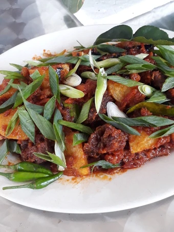 Cara Gampang Menyiapkan Resep Dendeng Sapi Kentang Balado yang Bikin Ngiler