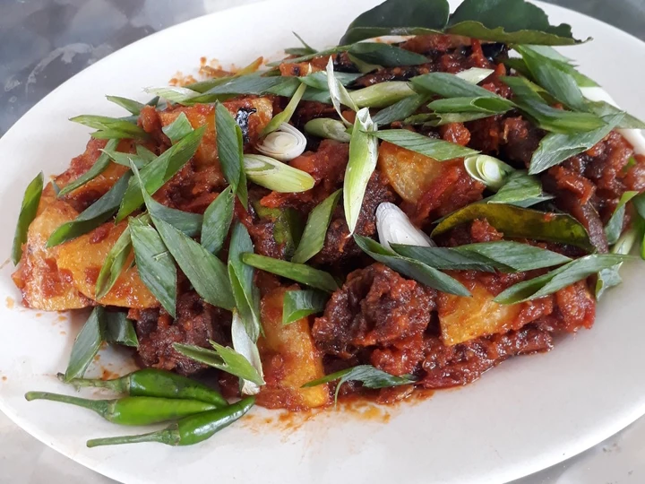 Cara Gampang Menyiapkan Resep Dendeng Sapi Kentang Balado yang Bikin Ngiler