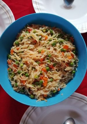 A picture of Spaghetti, minji and carrots.