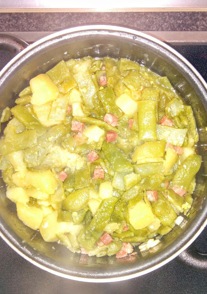 Una foto de Judías verdes con patatas y jamón