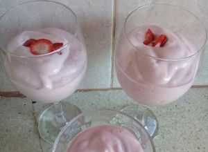 Una foto de Espuma de frutilla