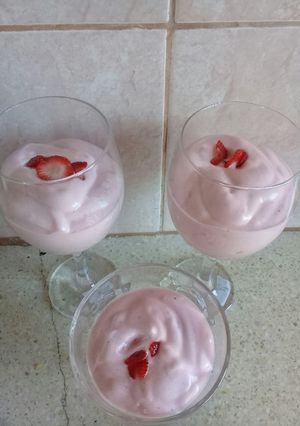 Una foto de Espuma de frutilla