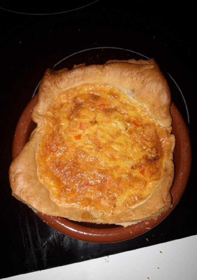 Una foto de Pastel de palitos de cangrejo, langostinos y mejillones