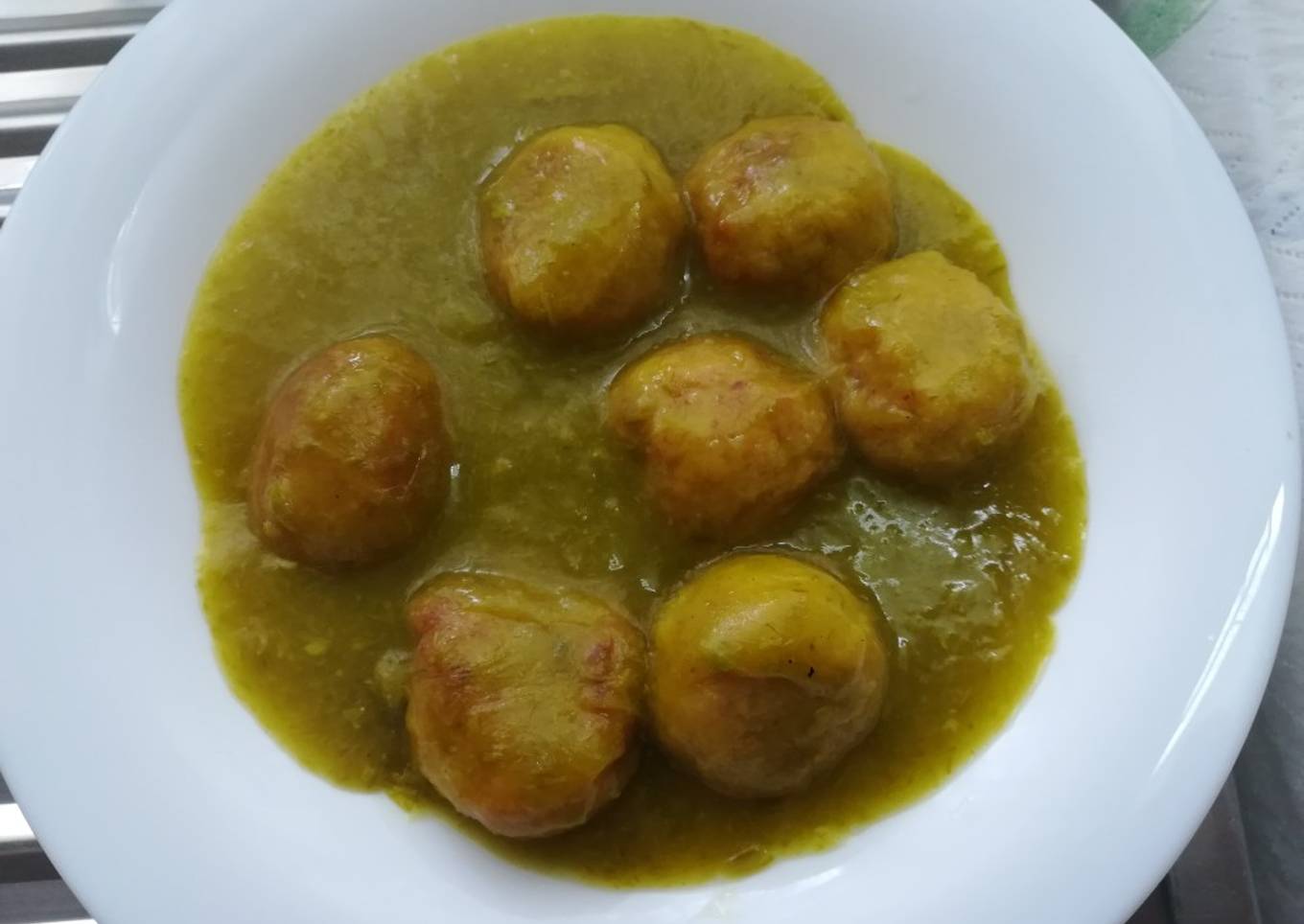 Albóndigas en salsa de espárragos verdes