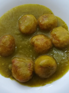 Una foto de Albóndigas en salsa de espárragos verdes