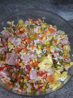 Una foto de Arroz a tres bandas