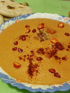 வறுத் காப்சிகம் வாதுமை கொட்டை துளிகள்(Roasted bell pepper walnut spread recipe in tamil) செய்முறை முக்கிய புகைப்படம்