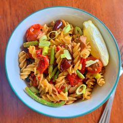A picture of Delicious throw it all together pasta.