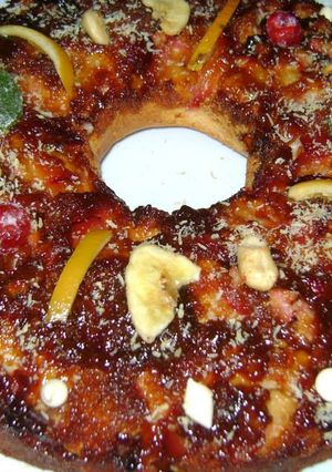 Una foto de Rosca de ciruelas (con bizcochuelo de cajita)
