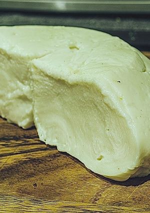 A picture of Stretchy Vegan Mozzarella.