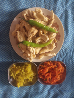 વણેલા ગાંઠિયા (Vanela Ganthiya Recipe In Gujarati) રેસીપી મુખ્ય ફોટો
