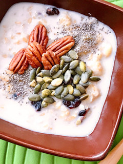 Hình của món 🌱 Cháo Yến Mạch Sữa Hạnh Nhân Vị Chuối (Vegan).