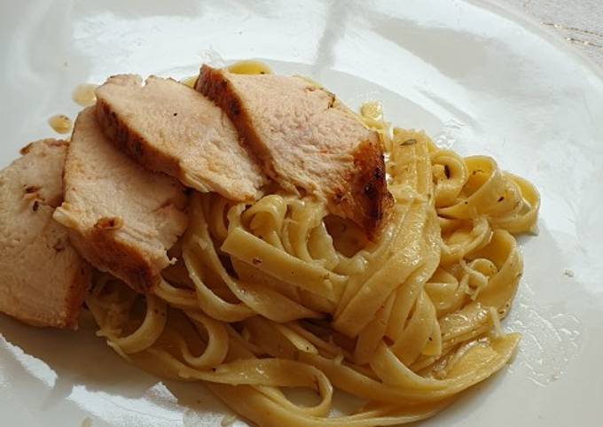 Fettucini aglio olio with chicken roasted