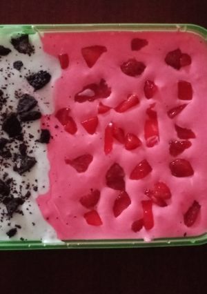 Foto resep Ice cream homemade (es krim stroberi & vanilla oreo)
