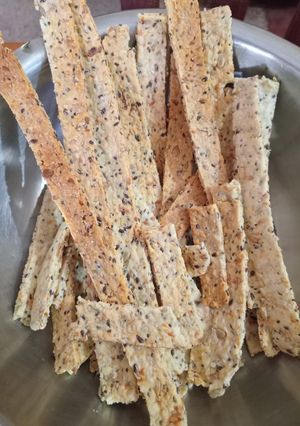 Una foto de Tiritas o grisines de queso y semillas