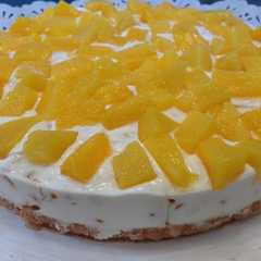 Una foto de Tarta de queso y melocotón