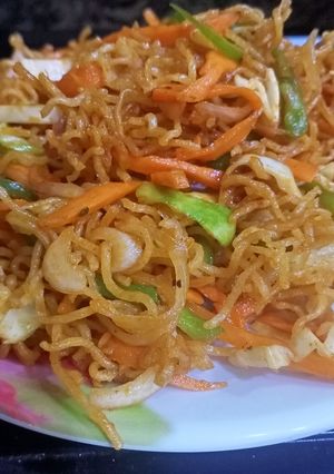 ચાઈનીઝ ભેળ (Chinese Bhel Recipe In Gujarati) રેસીપી મુખ્ય ફોટો