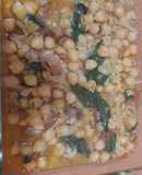 Garbanzos con tocino y espinaca