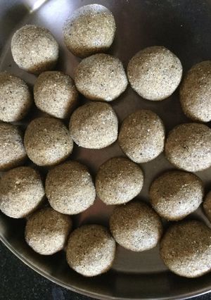 A picture of Black Urad Dal Laddoo / Sunnundallu in Telugu.