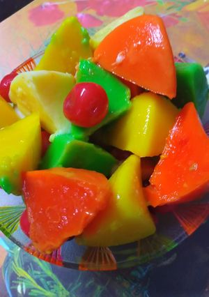 A picture of Colourful fruits custard ice cream.
