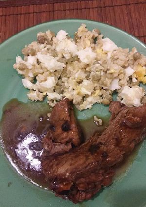 Una foto de Tapa de asado con salsa de soja y sesamo, y arroz yamani