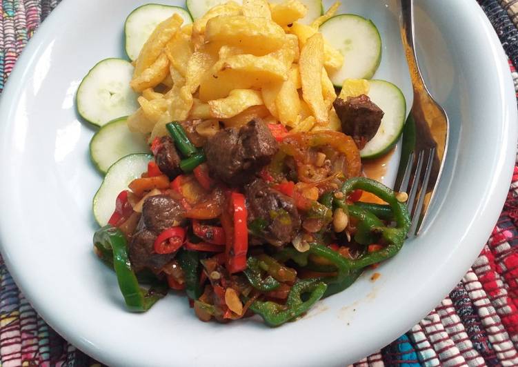 Fried chips with liver sauce