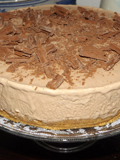 Una foto de Tarta semifría de plátanos, dulce de leche y chocolate en rama