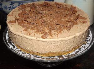 Foto principal de Tarta semifría de plátanos, dulce de leche y chocolate en rama