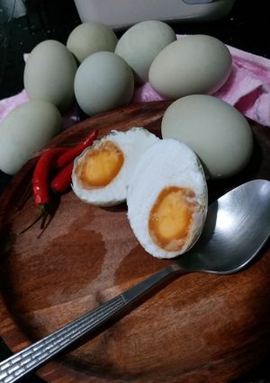 Foto resep Telur asin rempah pedas tanpa abu (cocok buat usaha rumahan)