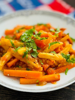 Hình của món Khoai Tây Chiên & Cà Rốt Xào Cà Chua.