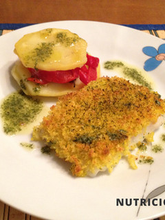 Una foto de Pescado al horno con crujiente de miga