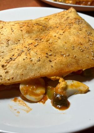 Una foto de Empanada de fritada y atún súper rápida