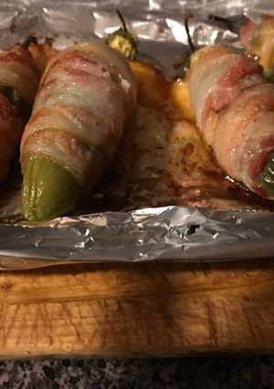 Una foto de Stuffed jalapeños
