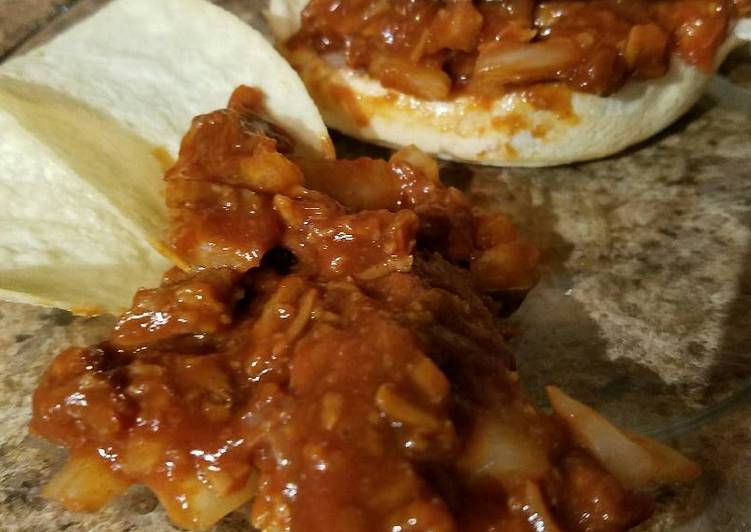 Lloyd seasoned shredded Pork sandwich and dip (Easy Mode)