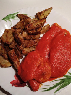 Una foto de Merluza en salsa de pimientos del piquillo