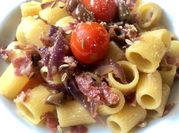 Una foto di finocchi pasta