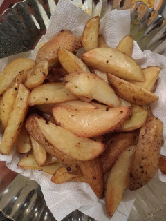 Una foto de Papas cuña al horno 🥔