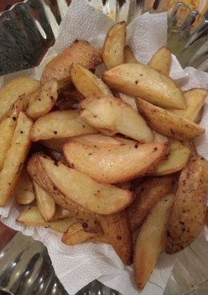 Una foto de Papas cuña al horno 🥔