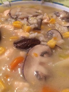 Una foto de Sopa thai de pollo y verduras