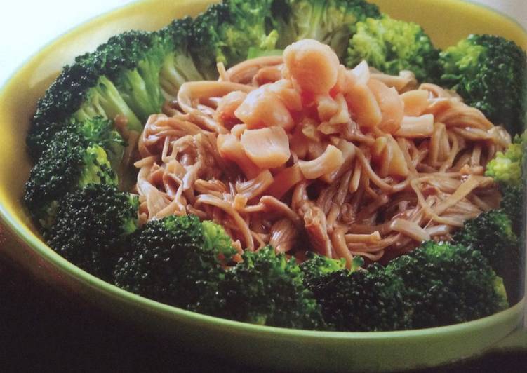 Broccoli with needle mushrooms and scallops