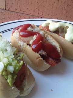 Una foto de Mini hot dogs saludables🌭🥕🌶🥑🌰🍅🧀
