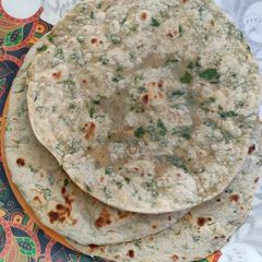 A picture of Methi paratha.